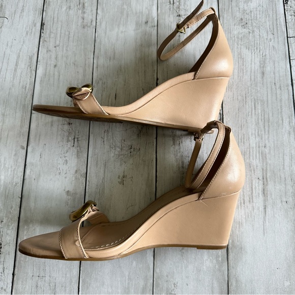 PREOWNED WOMENS COACH BIG BUCKLE NUDE WEDGE HEELS SIZE 8.5 - Picture 4 of 9